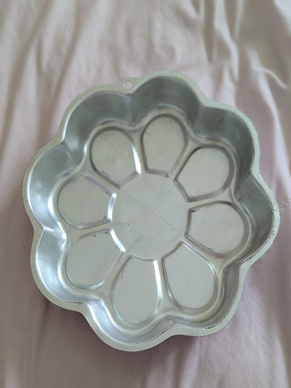 Wilton Vintage Aluminum Flower Cake Pan 2105-3055
